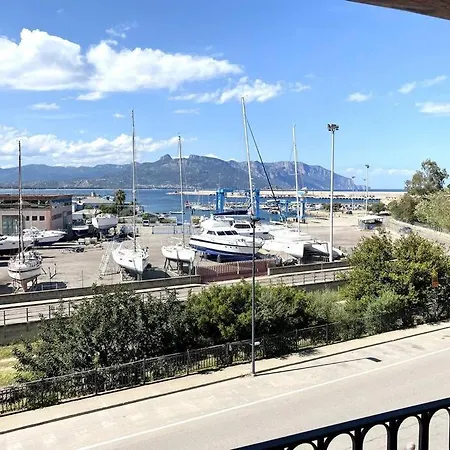 Con Terrazza Vista Mare. *
